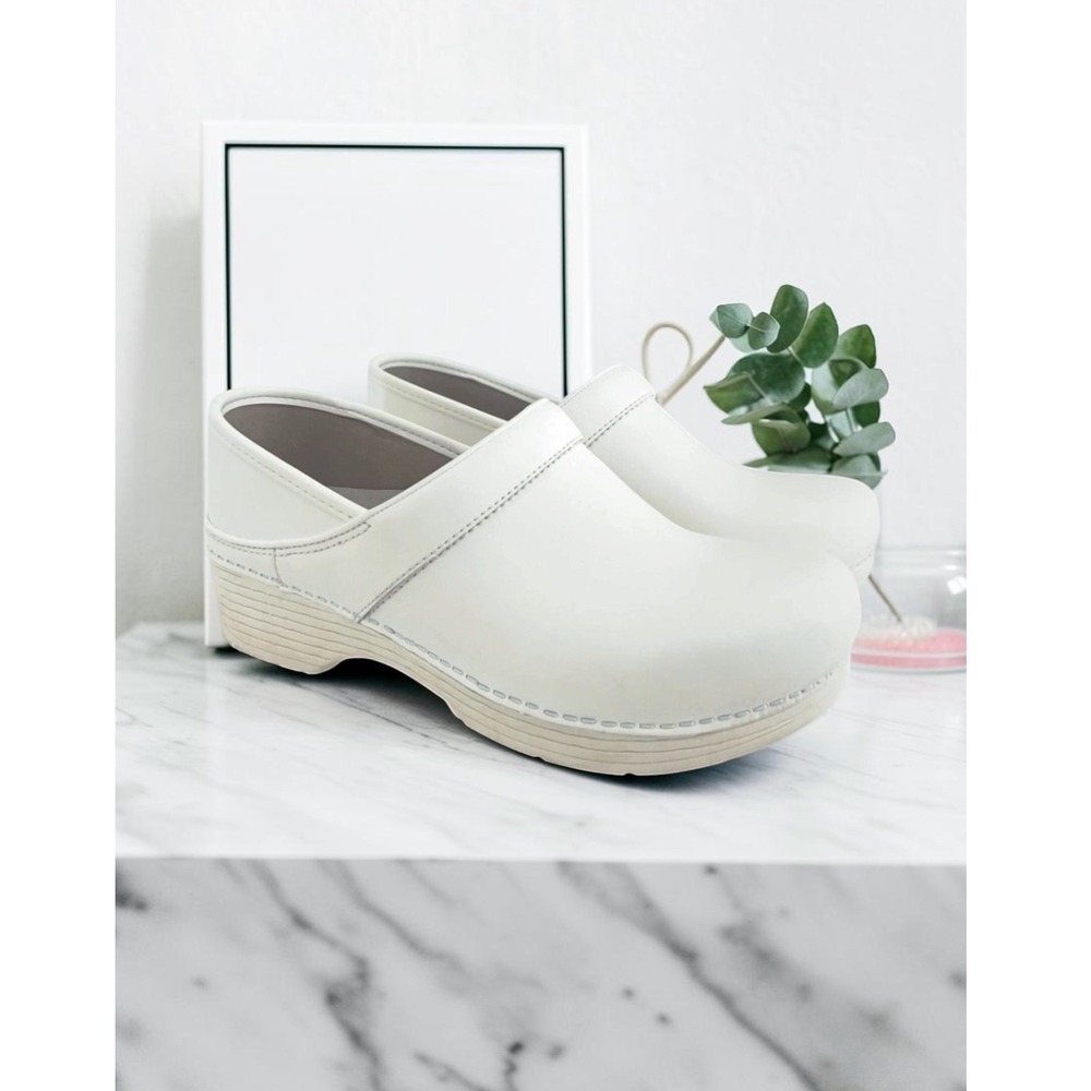 Dansko Clogs White Leather, Women's 40 EU (9.5-10)